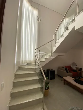 Imagem Casa em condomínio para venda em Valinhos S.P.

Casa nova e maravilhosa no condomínio Villa do Sol...