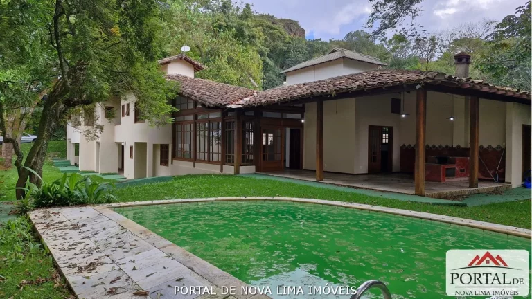 Imagem Casa a venda no condomínio Ipê da Serra, casa com armário e área de lazer com piscina. Venha conhecer no Portal de Nova Lima Imóveis - 31.98511-8000