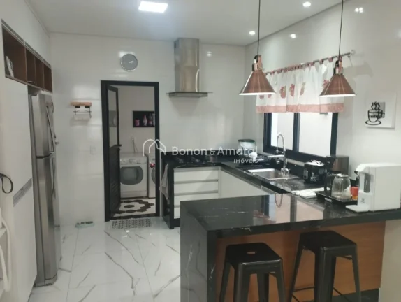 Imagem Com um projeto que une elegância e funcionalidade, esta residência oferece 240m² de área constru...