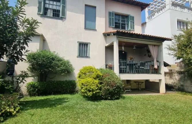 Imagem Casa com 3 Quartos à Venda, 350 m² em Pacaembu - São Paulo