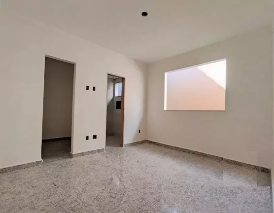 Imagem Casa duplex à venda, 3 quartos, 1 suíte, 2 vagas, Santa Mônica - Belo Horizonte/MG
