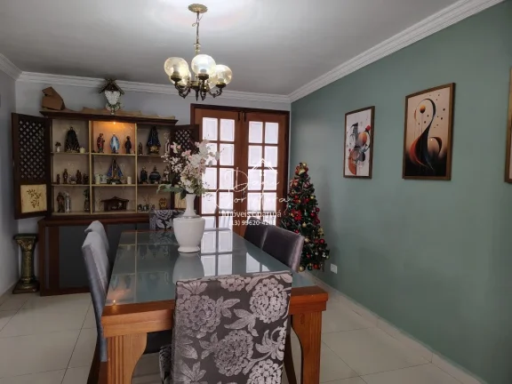 Imagem Imperdível: Casa à venda em Guarujá-SP, Guaiúba! Bem próxima ao Tombo com 3 quartos, 1 suíte, 2 salas, 6 vagas e 300m² de área.