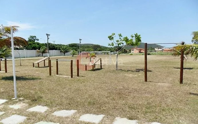 Imagem Terreno à venda com 300 m² no Condomínio dos Pássaros em Cabo Frio/RJ