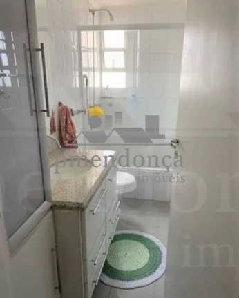 Imagem Apartamento amplo e bem dividido, com living para 2 ambientes, 03 quartos sendo 1 suíte, banheiro s...