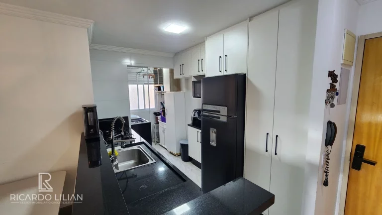 Imagem Apartamento com 3 dormitorios, uma vaga e sacada.