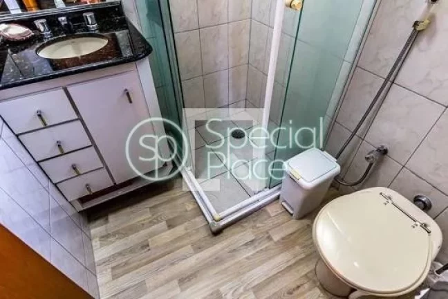 Imagem São 115m² de área privativa, dois dormitórios ( 1 suíte ) e 1 vaga na garagem. Living espaçoso...