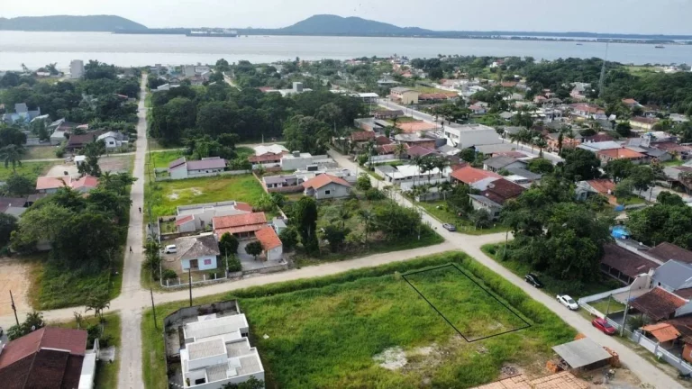TERRENO DE ESQUINA, 300M², BAL. BRANDALIZE