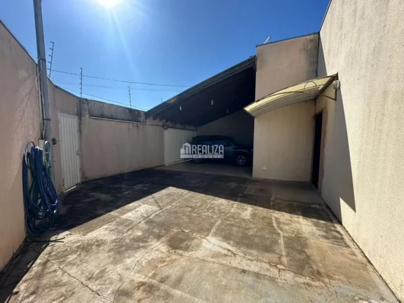 Imagem Casa completa com 3 dormitórios com ar-condicionado e suíte master no Residencial Morumbi, Uberaba