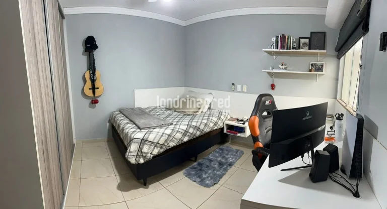 Imagem Casa em Londrina com duas residências independentes, energia solar, área gourmet com churrasqueira e localização excelente — ideal para morar e investir!