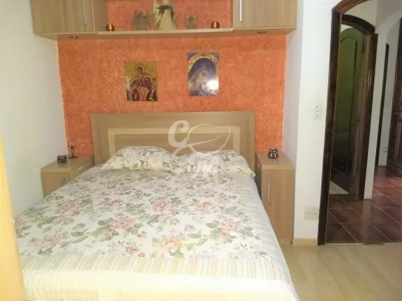 Imagem Casa avarandada com cômodos amplos