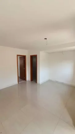 Imagem Casa duplex à venda, 3 quartos, 1 suíte, 2 vagas, Novo Centro - Santa Luzia/MG