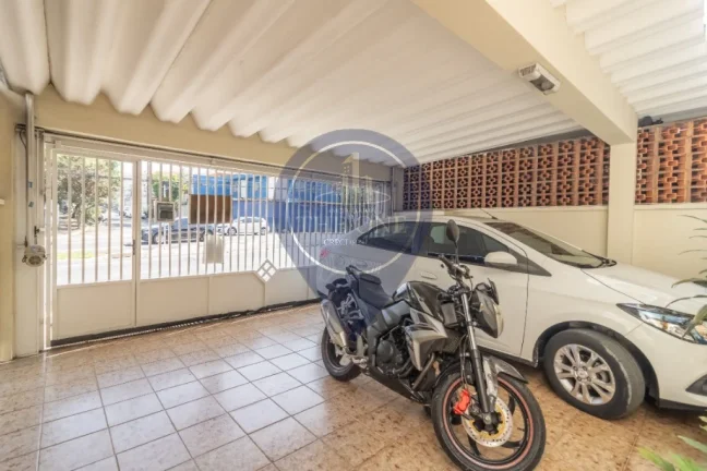 Imagem Imóvel Residencial Espaçoso e Aconchegante no Jabaquara: 3 quartos, 1 suíte, 2 salas, 3 banheiros, 2 vagas de garagem, 210m² de área - São Paulo-SP.