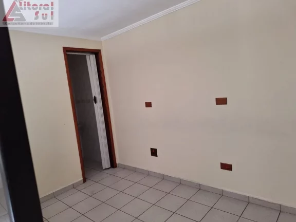 Imagem Galpão Comercial para Venda ou Locação em Praia Grande-SP, Bairro Caiçara: 1 Sala, 1 Banheiro, 64m² de Área.