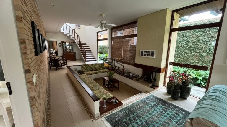 Imagem CASA EM CONDOMINIO FECHADO COM 4 SUÍTES,5 VAGAS DE GARAGEM,VARANDA GOURMET COM CHURRASQUEIRA,SALA COM 2 AMBIENTES E SALA DE ESTAR.