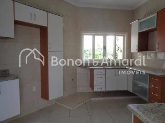 Imagem Linda casa de condomínio em Sousas, com 350m², 4 quartos e 3 suítes.