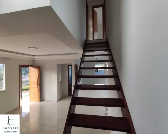 Imagem Casa à venda em condomínio horizontal fechado em São Lourenço MG. Portaria 24 h., bem localizado em bairro nobre.