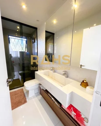 Imagem Para quem busca um bom investimento no bairro Iririu Sobrado possuindo na parte superior : 2 dormitÃ...