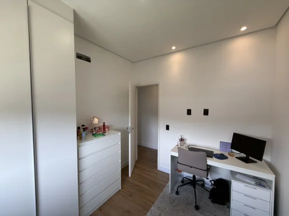 Imagem Linda Casa Mobiliada com Piscina - Condomínio Nova Jaguari