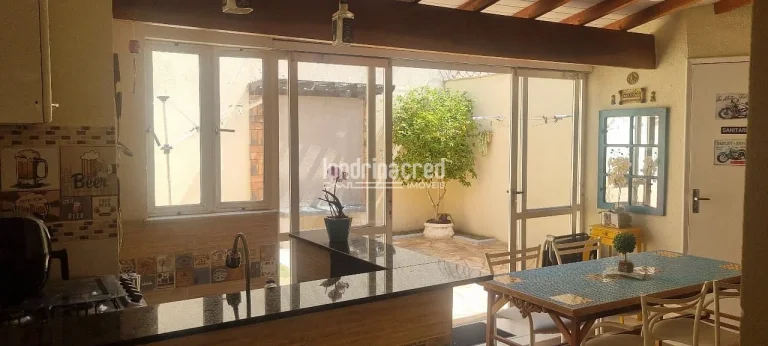 Imagem Linda Casa à Venda no Portal de Versalhes: 3 Quartos, Sendo 1 Suíte com Armários Planejados, por Apenas 550 Mil Reais – Oportunidade Imperdível!"