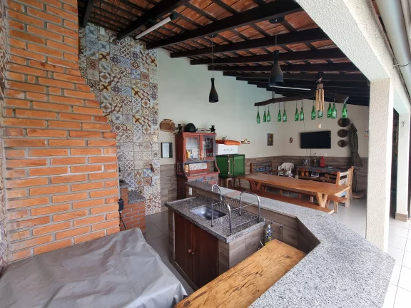 Imagem Linda casa com área gourmet e piscina