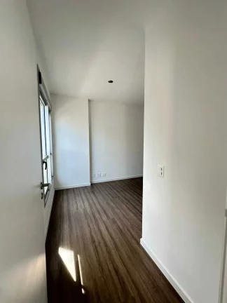 Imagem Apartamento com 2 dormitórios sendo 2 suítes e 2 vagas de garagem, Bairro Canto em Florianópolis/SC