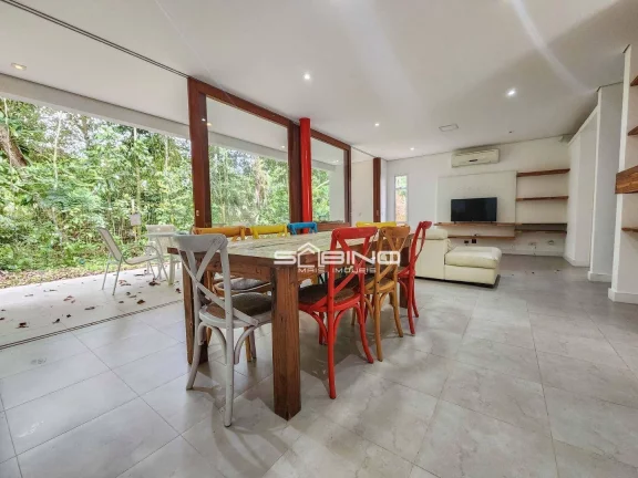 Imagem Belíssima casa de Villagio à venda com 4 Dormitórios sendo 2 suítes 223m² na Riviera de São Lourenço - Bertioga SP