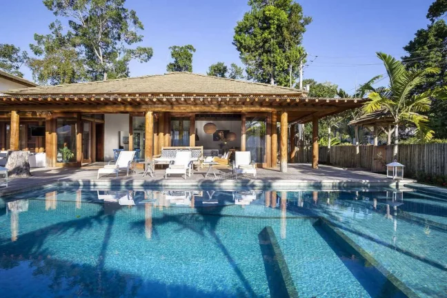 Imagem Casa de luxo à venda em Trancoso/BA com alta rentabilidade na locação — oportunidade exclusiva para investidores.