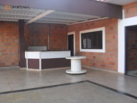 Imagem Sobrado residencial com piscina à venda.
