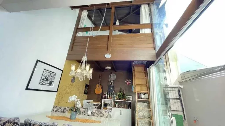 Imagem Sobrado com 2 dormitórios e 1 vaga de garagem com terraço e churrasqueira em Balneário Camboriú
