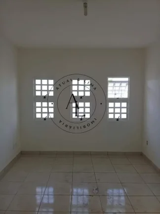 Imagem Casa Aconchegante com 3 Quartos (1 Suíte), Quintal e Jardim na Frente!