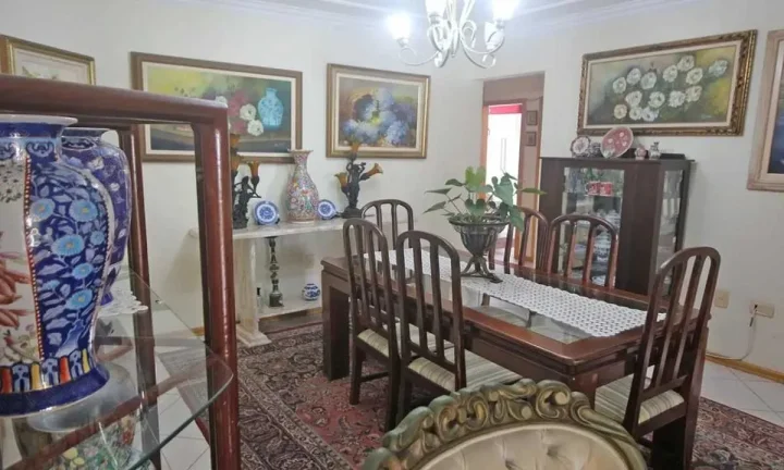 Imagem Apartamento quadra mar com 3 dormitórios sendo 1 suíte e 1 vaga de garagem em Balneário Camboriú/SC