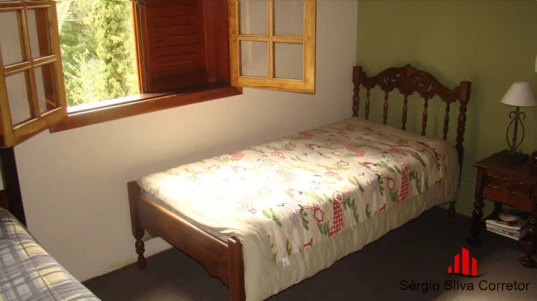 Imagem Casa com 04 Quartos à Venda, em Condomínio Fechado em Campos do Jordão SP.