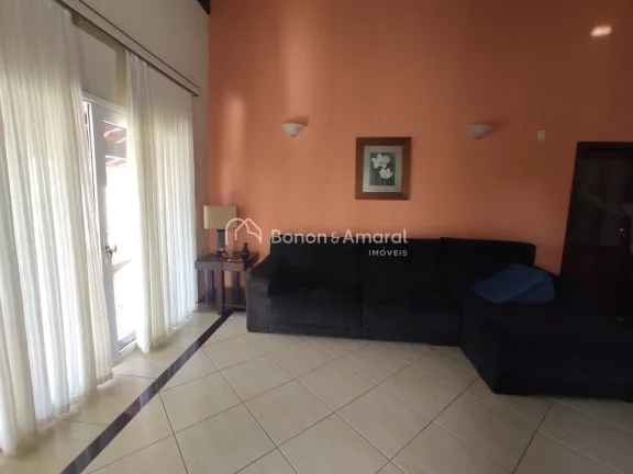 Imagem Localizada ao lado da área de lazer central do condomínio, com uma linda vista para mata. Casa est...
