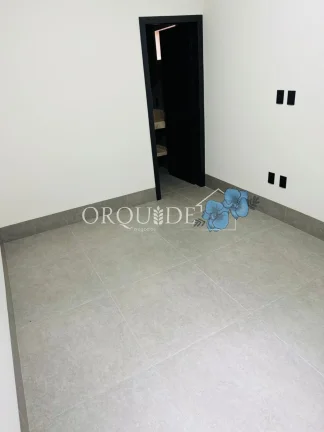 Imagem Casa para venda em Rio Verde-GO, no Jardim Europa: 3 quartos, 1 suíte, 1 sala, 2 banheiros, 2 vagas, 82m²