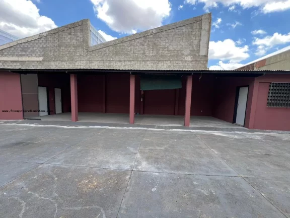 Imagem Salão Comercial para Locação em Limeira, Centro, 4 banheiros, 6 vagas