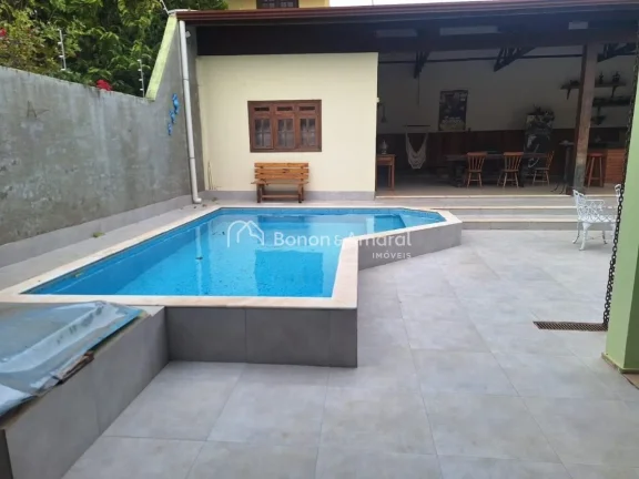 Imagem Belo sobrado em estilo colonial localizado em rua tranquila no Loteamento Caminhos de San Conrado. N...