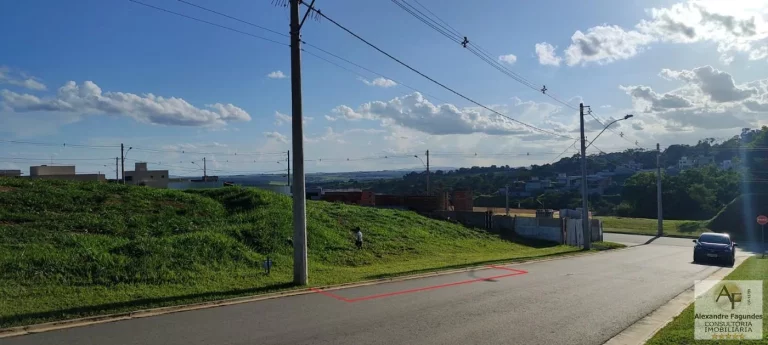 Imagem Lote em Condomínio Fechado para Venda em Senador Canedo, Jardins Bolonha