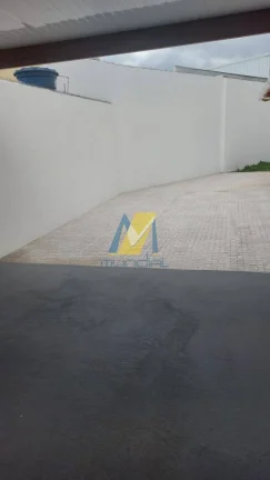 Imagem Casa comercial ampla, pronta para estruturar sua clínica ou escritório.