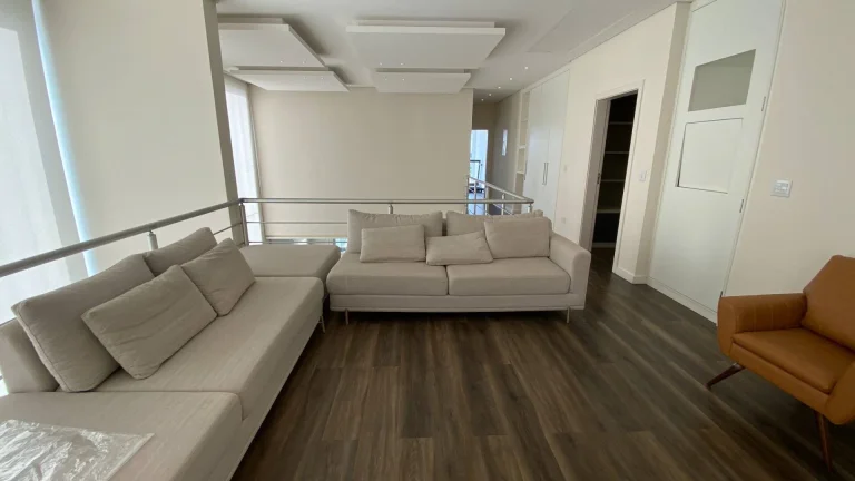 Imagem Casa a venda com 3 Quartos ( Suítes), 6 Vagas. Granja Viana.