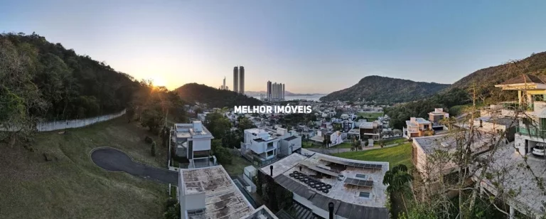 Imagem Terreno á venda com ótima localização em Balneário Camboriú.