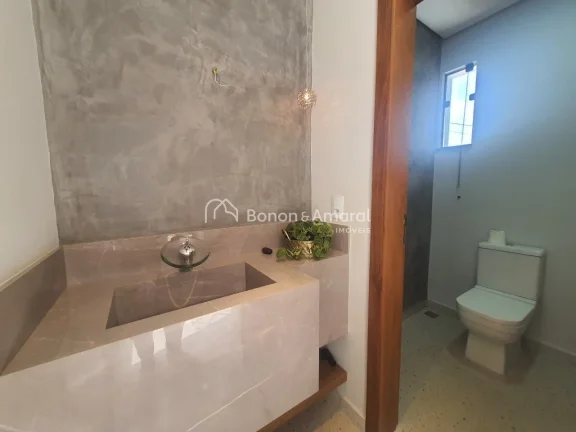 Imagem Casa Térrea à Venda com 3 Suítes - Condomínio Terras do Cancioneiro, Paulínia/SP - 242 m²

Exc...