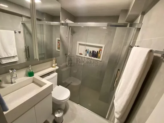 Imagem Apartamento com 4 dormitórios à venda em prédio Frente Mar no centro de Balneári