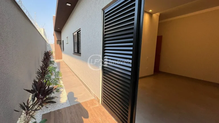 Imagem Casa à venda na Vila Vilas Boas em Campo Grande-MS: 3 quartos, 3 suítes, 3 salas, 2 banheiros, 4 vagas de garagem, 180m².