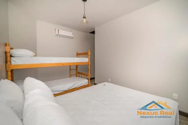 Imagem Sobrado com Piscina e 5 quartos