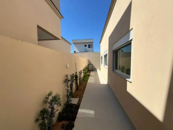 Imagem Casa com 3 dormitórios sendo 1 suíte e 1 vaga de garagem em Gov Celso Ramos/SC