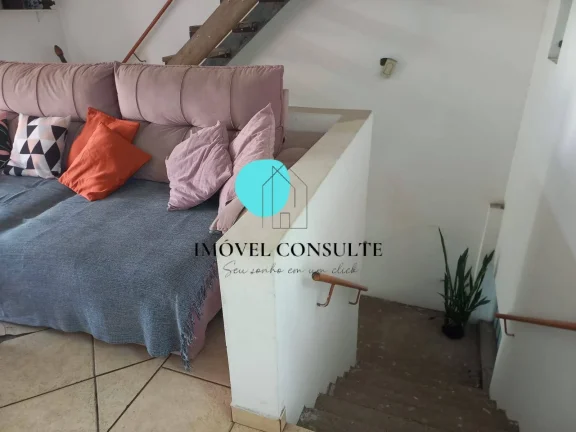 Imagem Oportunidade para Morar ou Investir! Sobrado Amplo com Renda de Locação.