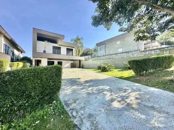 Imagem Cond. Vintage - Moderna, rua tranquila, 4 suítes (1 no térreo), piscina!