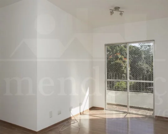 Apartamento reformado, iluminado e reformado, living para 02 ambientes, piso laminado, dormitórios ...