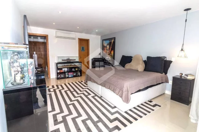 Imagem Casa Duplex para Venda de 3 Quartos no Recreio com 264 m²