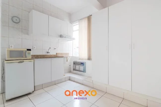Sala comercial compacta com ar-condicionado e cozinha na Rua XV de Novembro, Centro de Blumenau